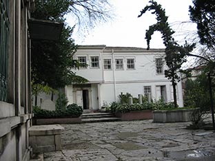 Galata Mevlevihanesini Düşünürken